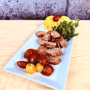 Commandez repas prêt à manger, saucisses biologiques aux tomates